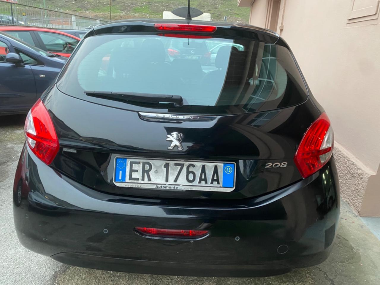 Peugeot 208 1.4 HDi 68 CV neopatentati