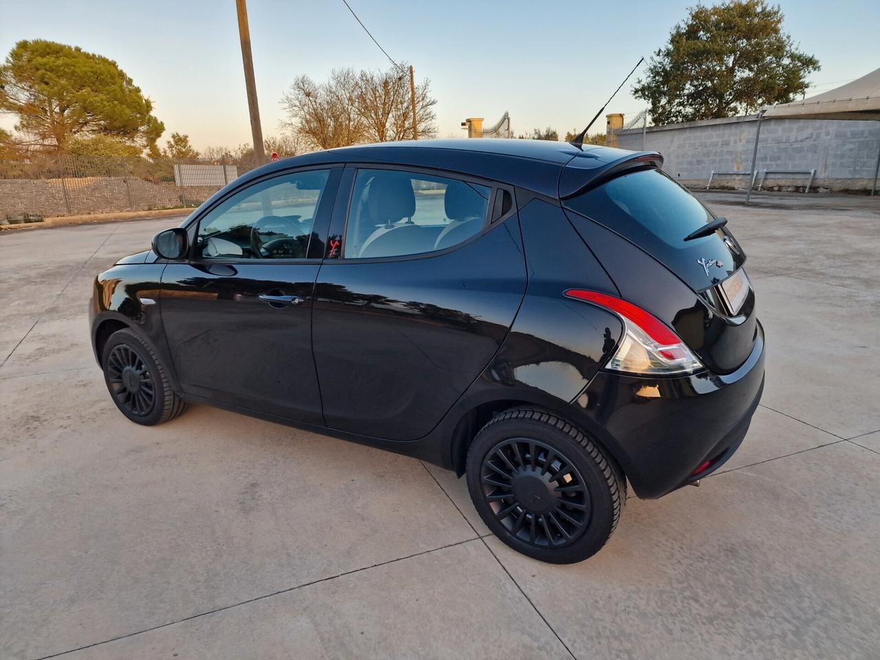 Lancia Ypsilon 1.2 69 CV 5 porte Elefantino