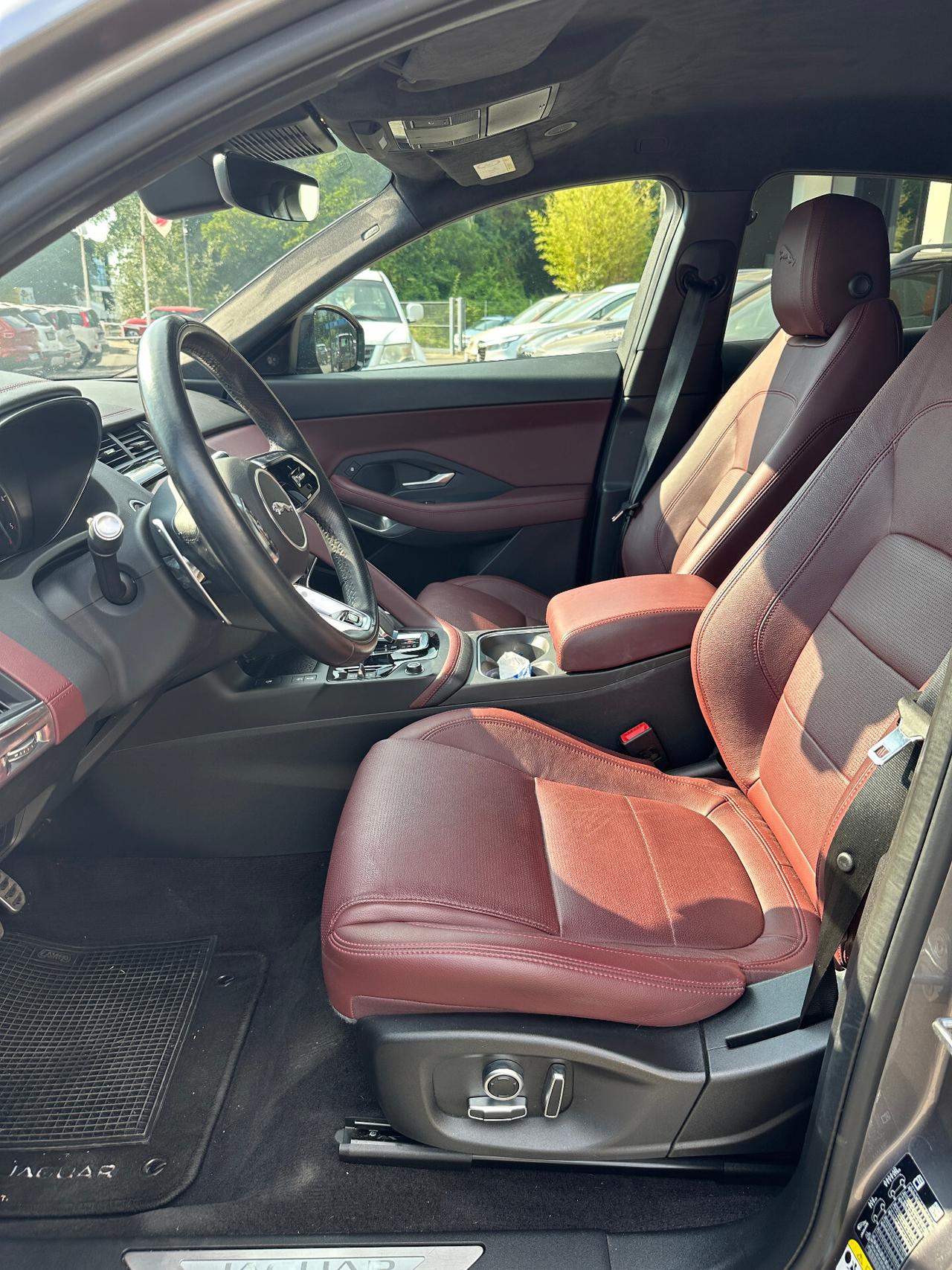 Jaguar E-Pace 2.0D I4 204 CV AWD Auto R-Dynamic Black