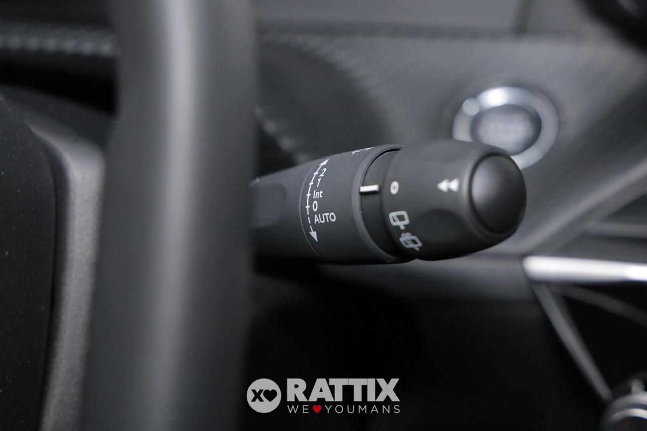 Peugeot e-2008 motore elettrico 100kW Allure Pack