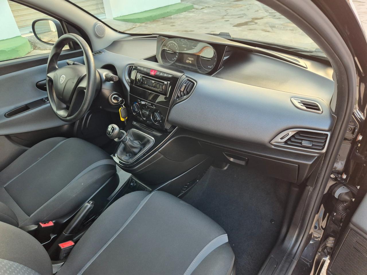 Lancia Ypsilon 1.2 69 CV 5 porte Silver