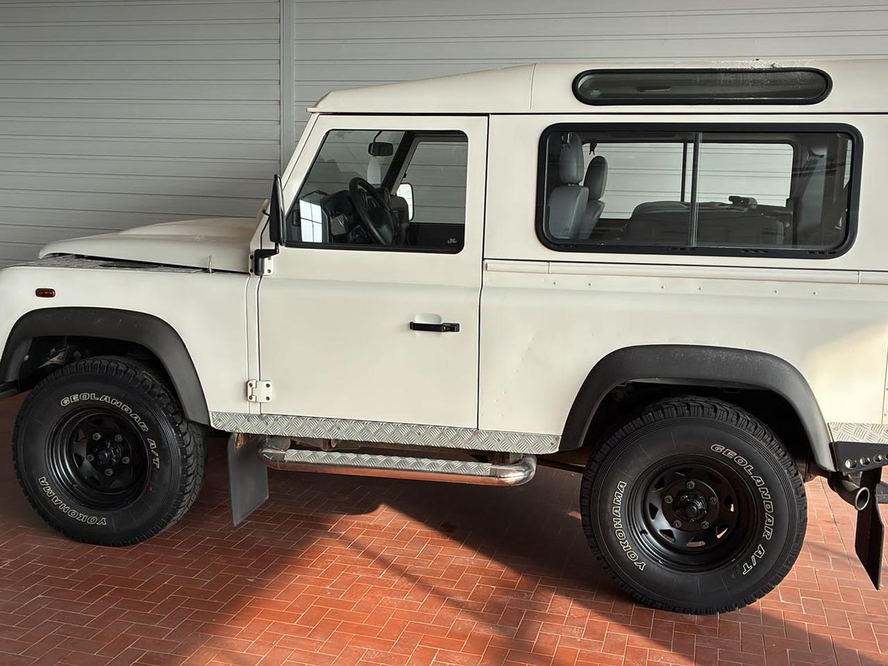 Land Rover Defender 2.4 td se sw