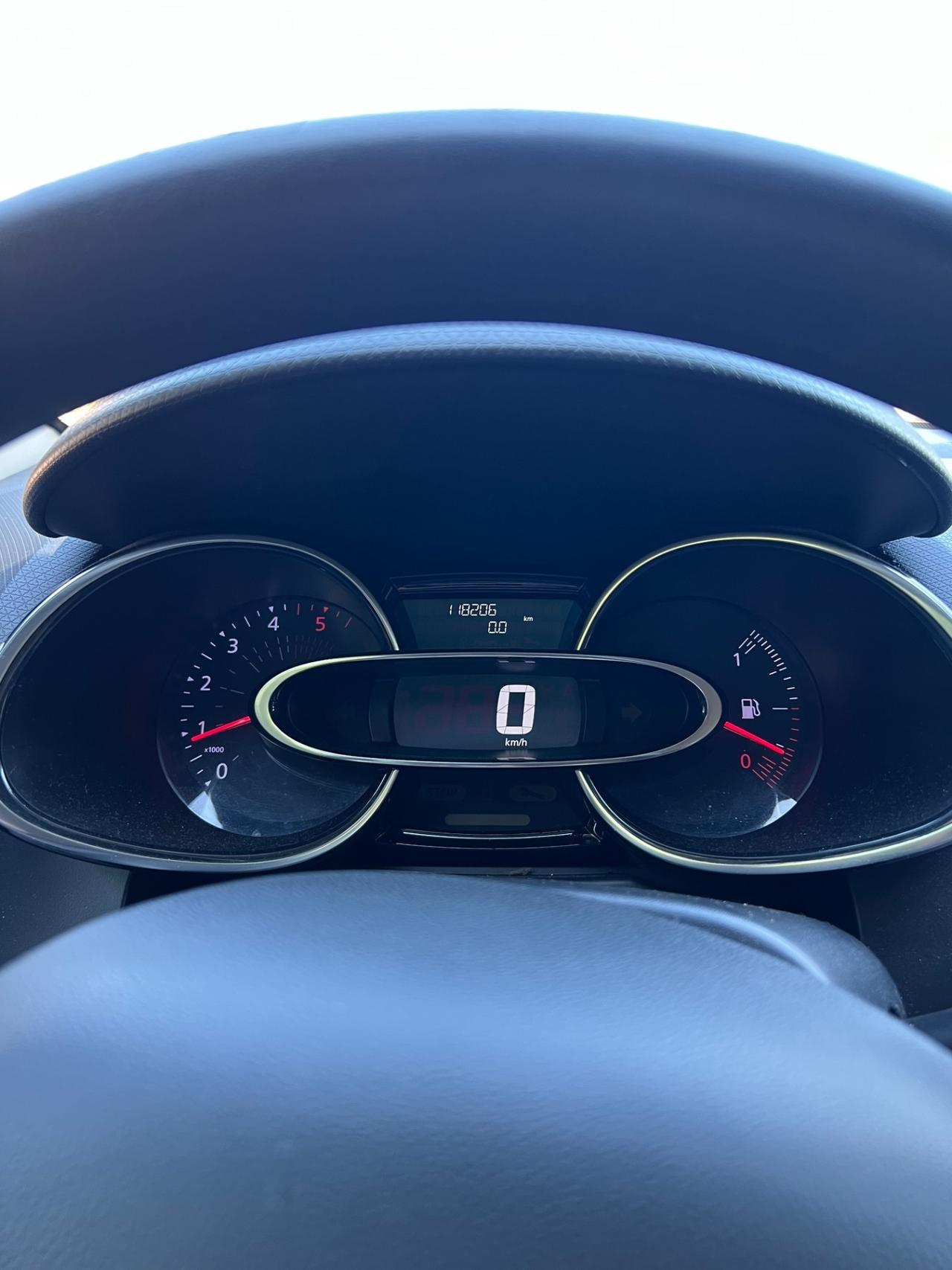ADATTA PER NEOPATENTATI Renault Clio dCi 8V 75 CV Start&Stop 5 porte Energy Intens
