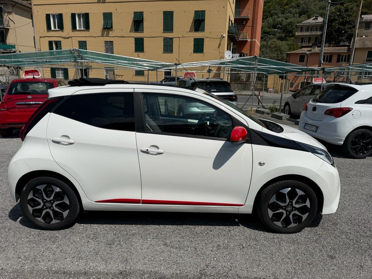 Toyota Aygo Connect 1.0 VVT-i 72 CV 5 porte x-clusiv cabrio