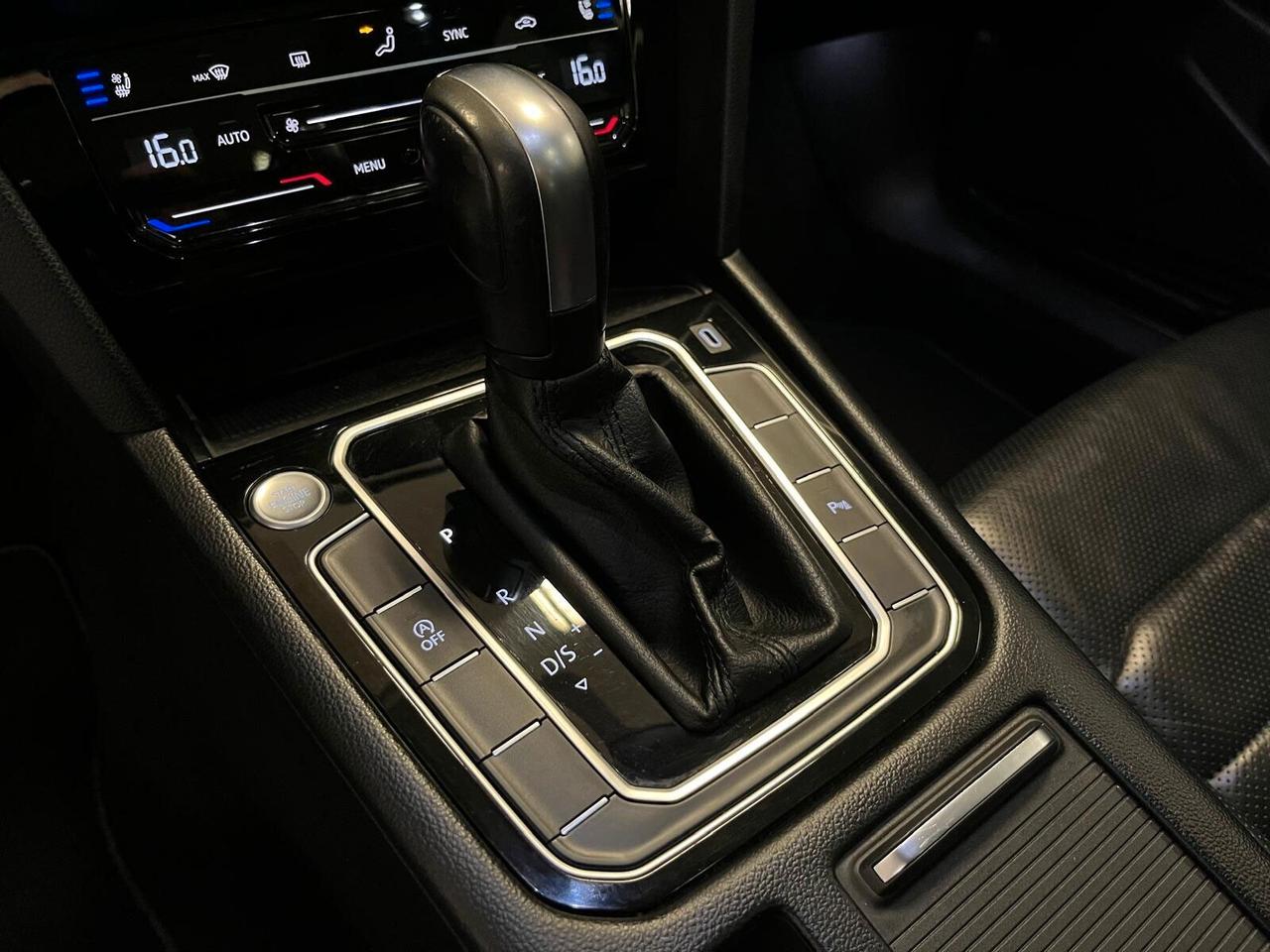 Volkswagen Passat Variant 2.0 TDI SCR 200 CV DSG R-LINE