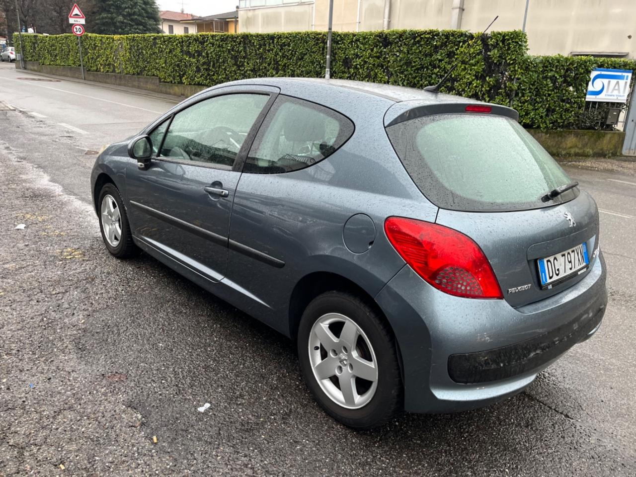 Peugeot 207 1.4 88CV 3p. ONE Line