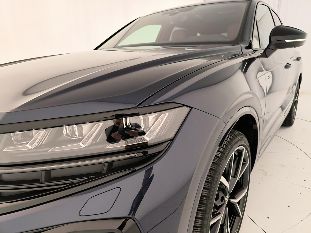 Volkswagen Touareg 3.0 v6 tdi scr r-line 231cv auto