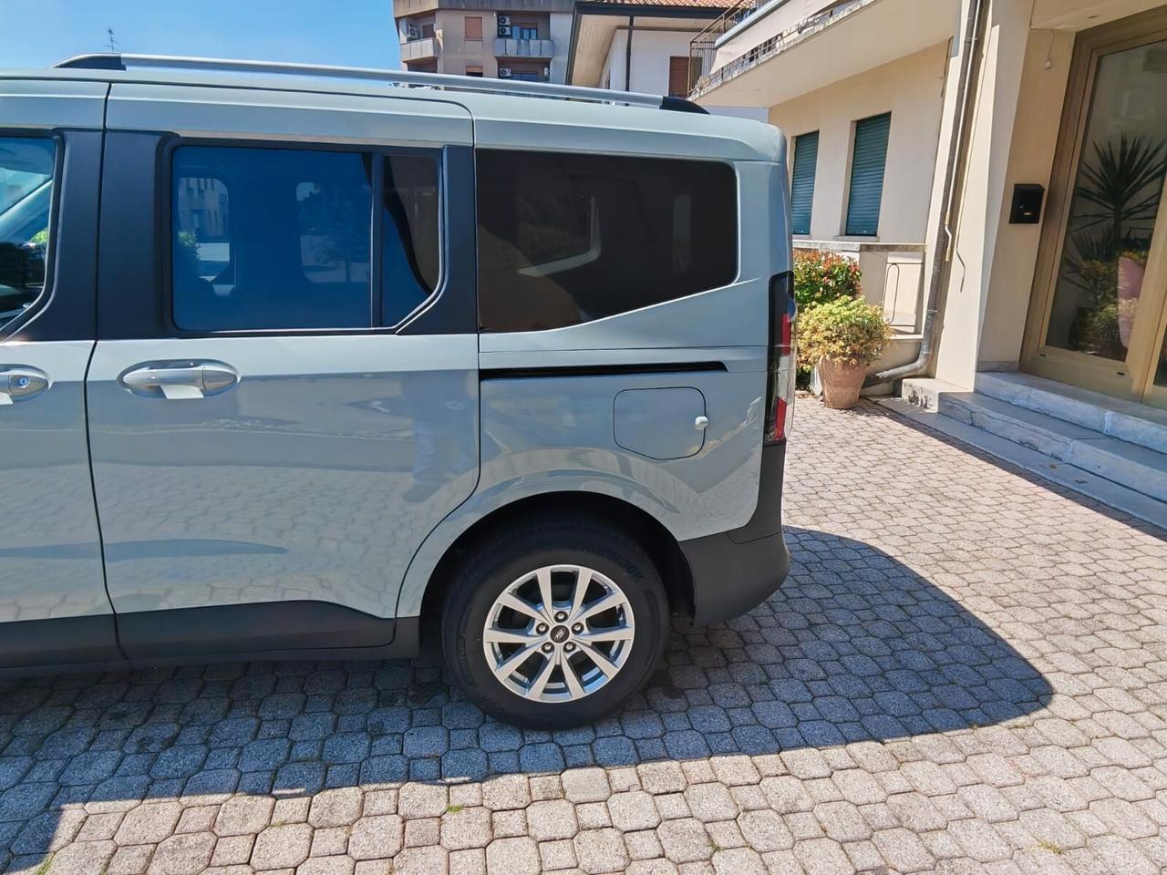 Ford Tourneo Courier 1.0 EcoBoost Powershift Titanium