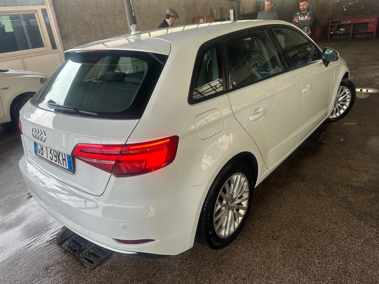 Audi A3 SPB 1.6 TDI/NAVI/LED/SENSORI