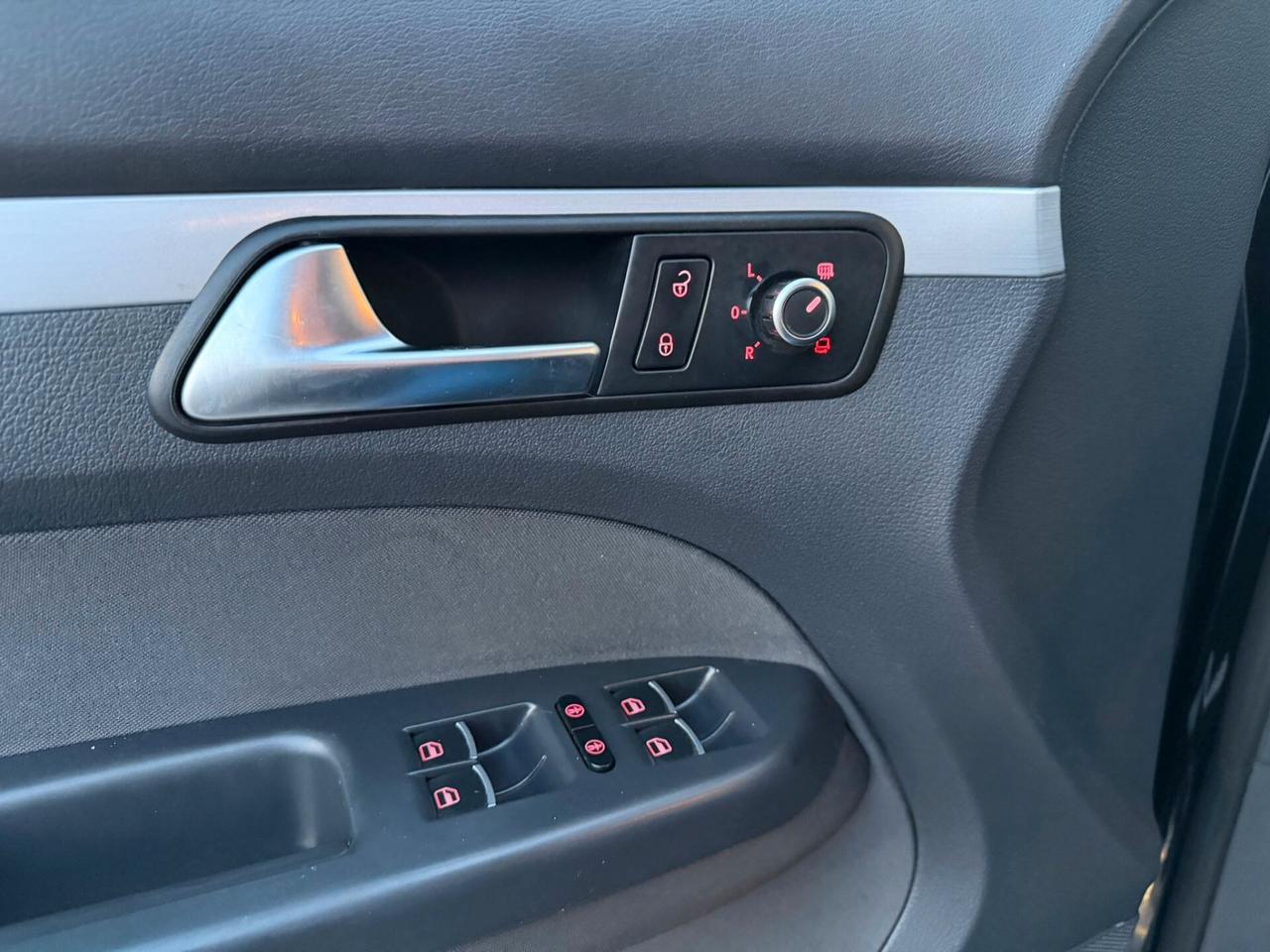 Volkswagen Touran 1.6 TDI DPF HIGHLINE