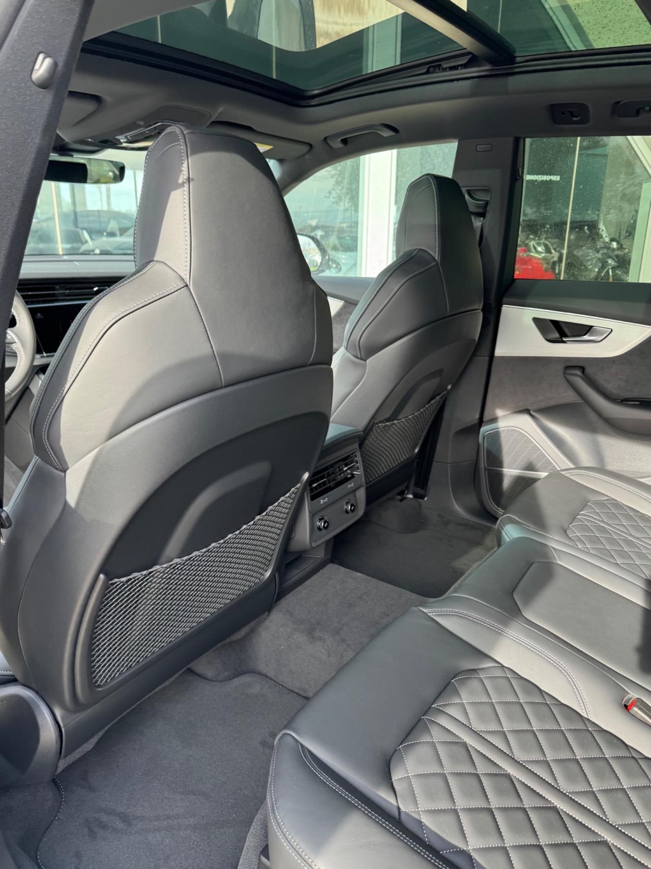 Audi Q8 Sline quattro possibilità noleggio no scoring