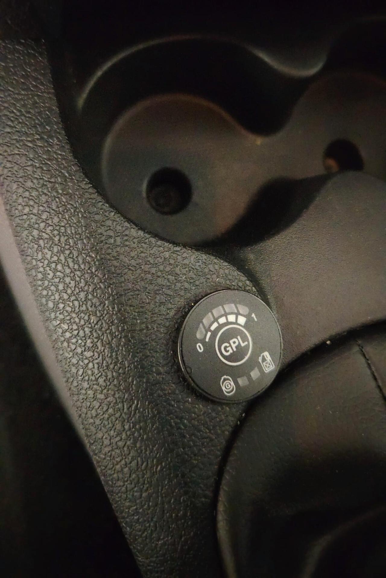 Dacia Sandero 0.9 60Cv (ADATTA A NEOPATENTATI!!)