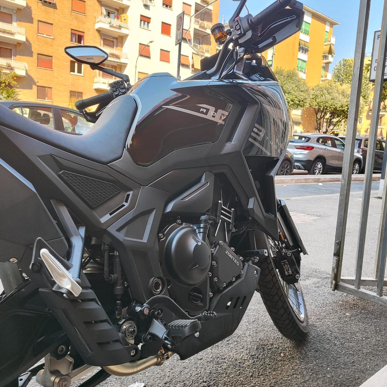 Zontes 703F 2025 – 8.500 km – 95 CV – Pari al nuovo