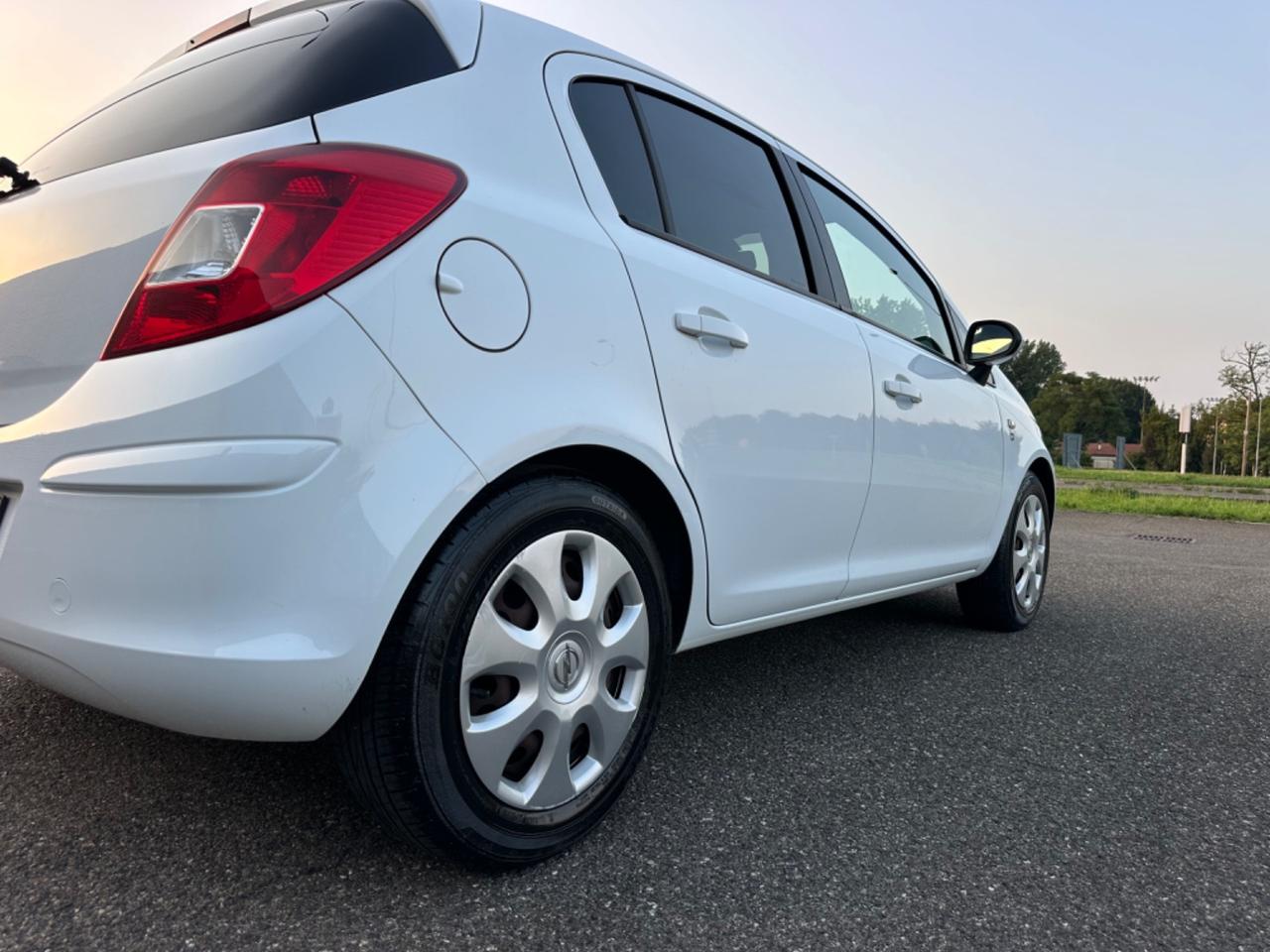 Opel Corsa 1.2 5 porte Cosmo