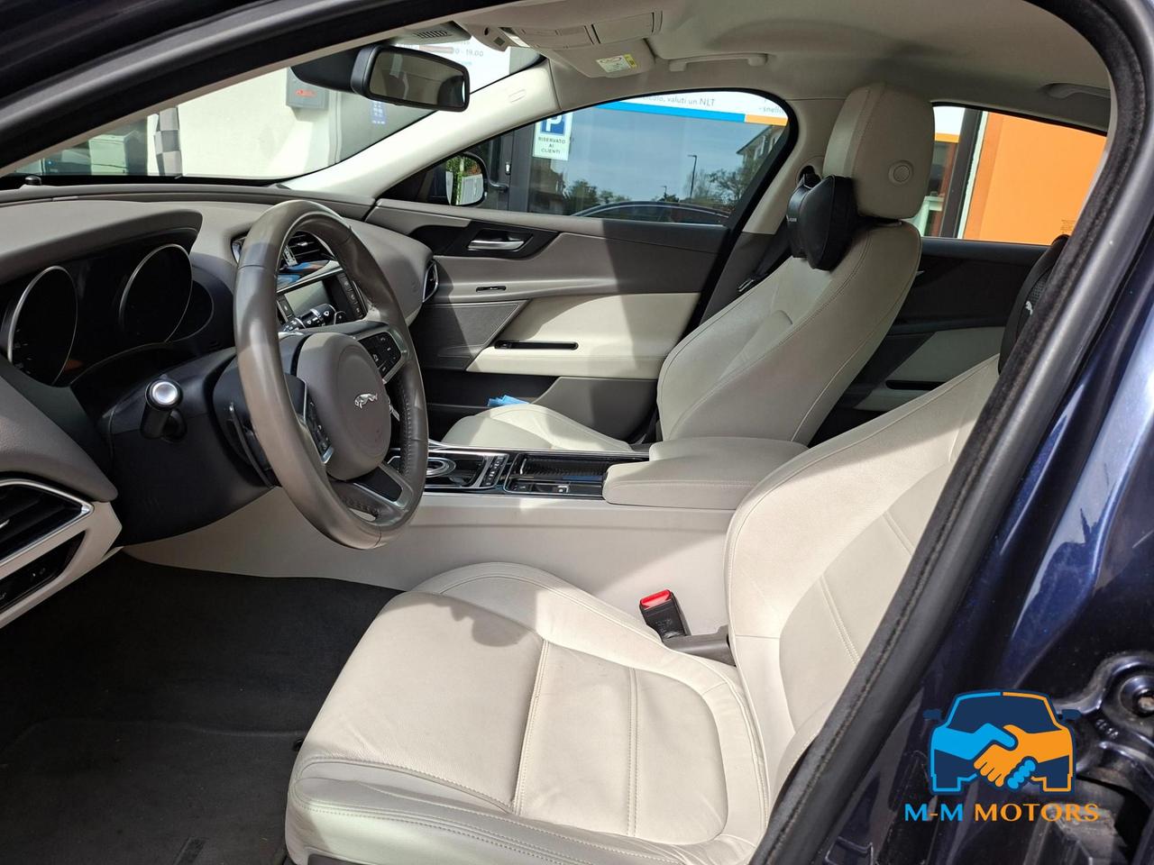 Jaguar XE Berlina XE 2.0d i4 Prestige Business edition 180cv auto my18