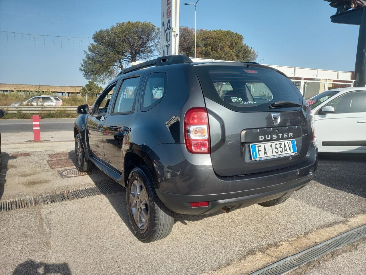 Dacia Duster 1.6 Gpl di Serie 105CV 4x2 Lauréate
