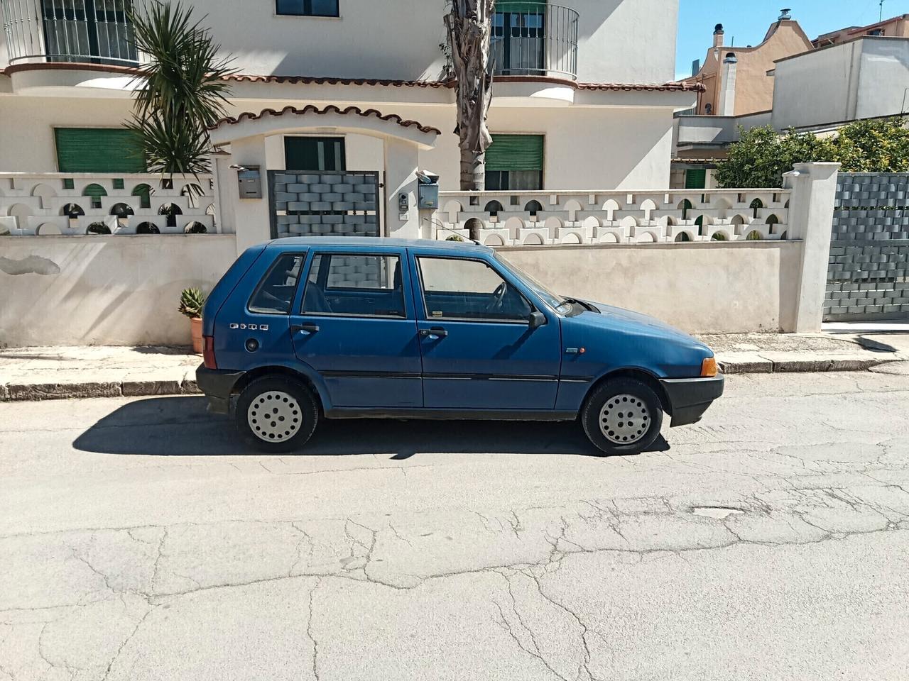 Fiat Uno 1.0 i.e. cat 5 porte (non paga pi&amp;amp;amp;ugrave; il bollo) gancio traino