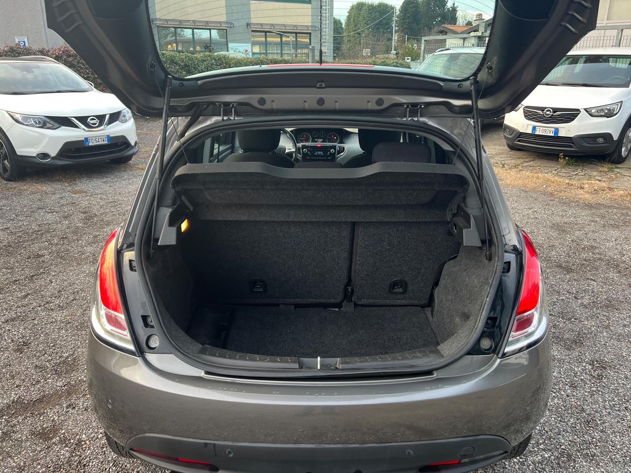 Lancia Ypsilon 1.2 69 CV 5 porte S Momodesign*NEOPATENTATI