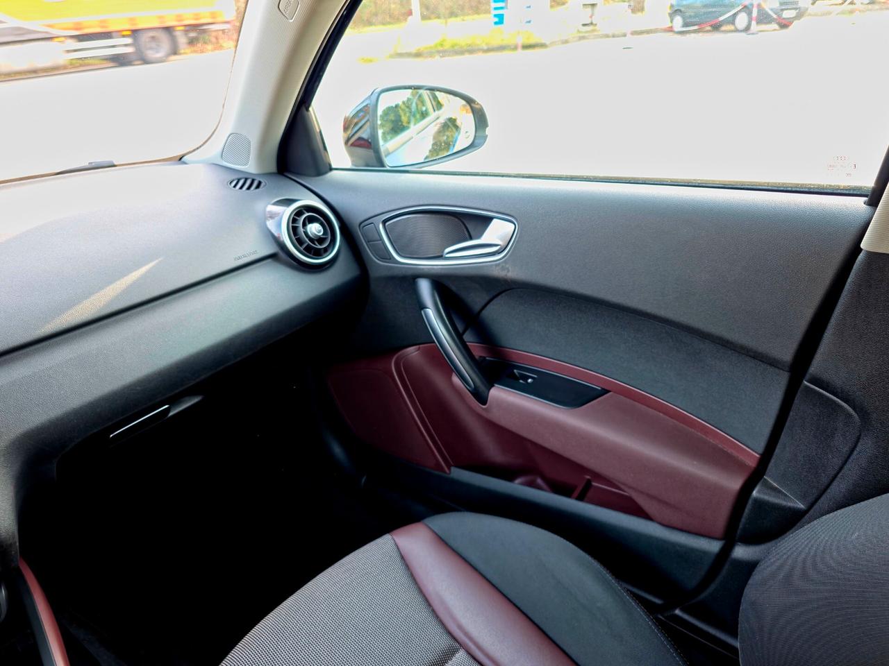 Audi A1 SPB 1.6 TDI S tronic Attraction 2013-E5B Automatico NEO