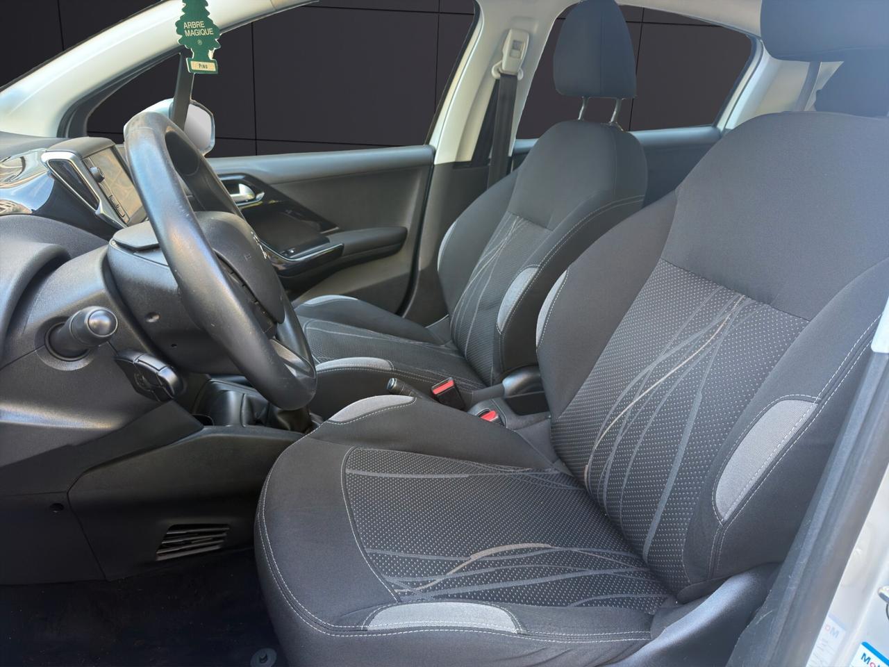 Peugeot 208 1.4 HDi 68 CV Active-TOUCHSCREEN