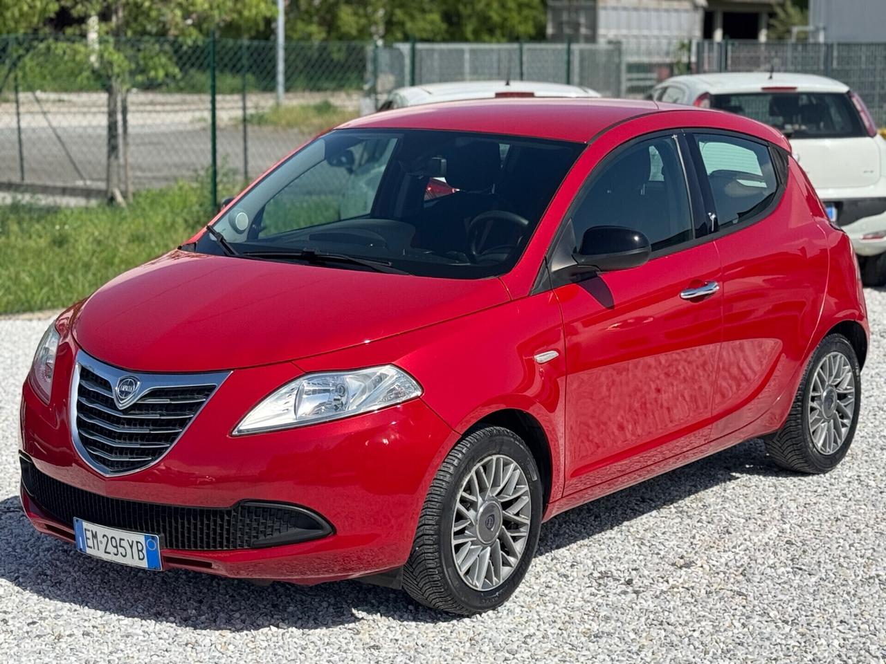 Lancia Ypsilon 1.2 69 CV Ok-Neopatentati