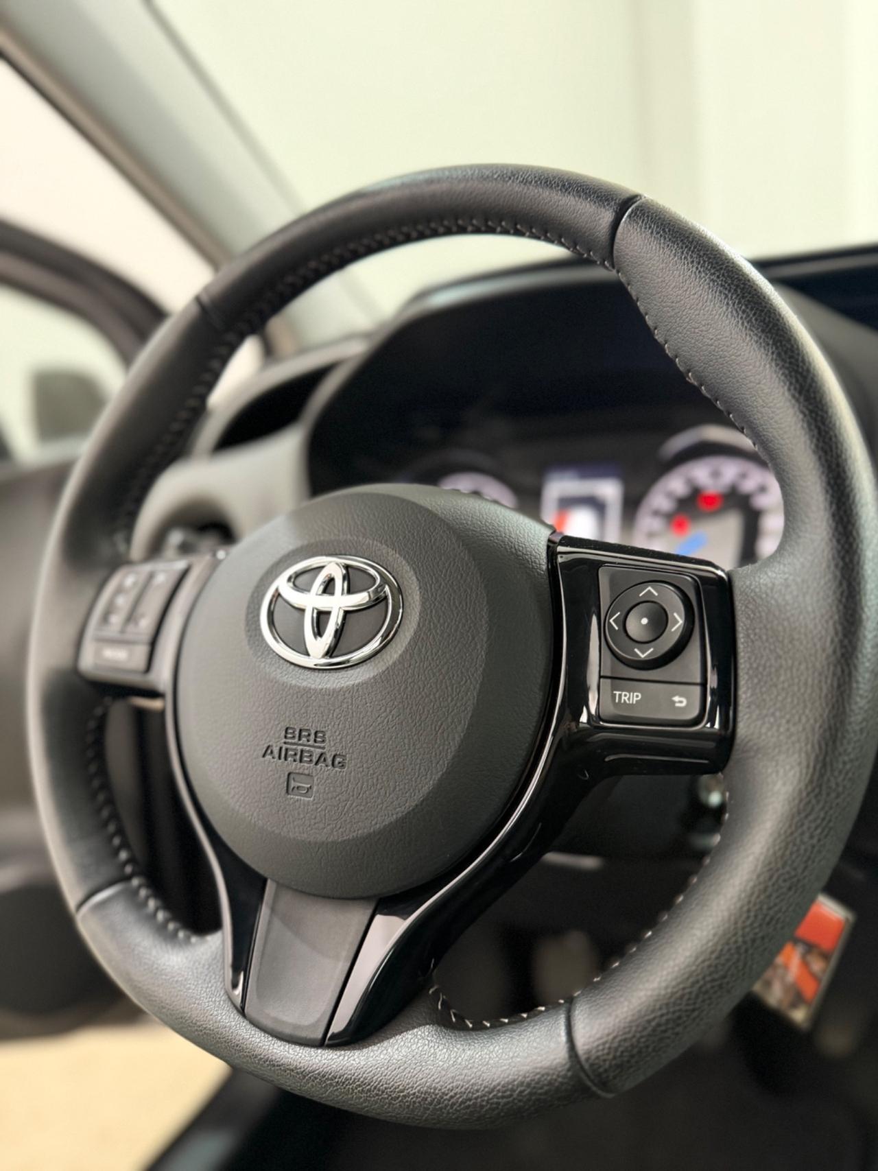 Toyota Yaris 5p 1.0 Lounge CON 17000 KM, NAVI,TELECAMERA,BLUETOOTH ,SCHERMO TOUCH