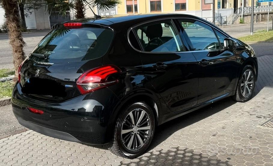 Peugeot 208 1.0 Puretech CV 82 5 porte allure