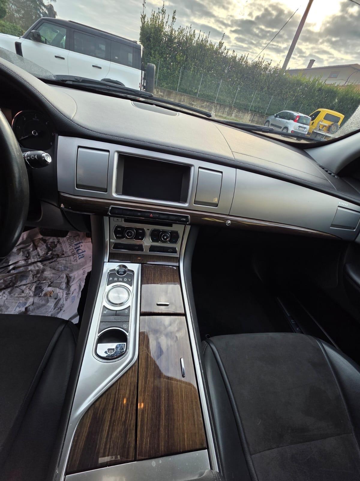 Jaguar XF 2.2 D 190 CV unico proprietario km 115 mila certificati