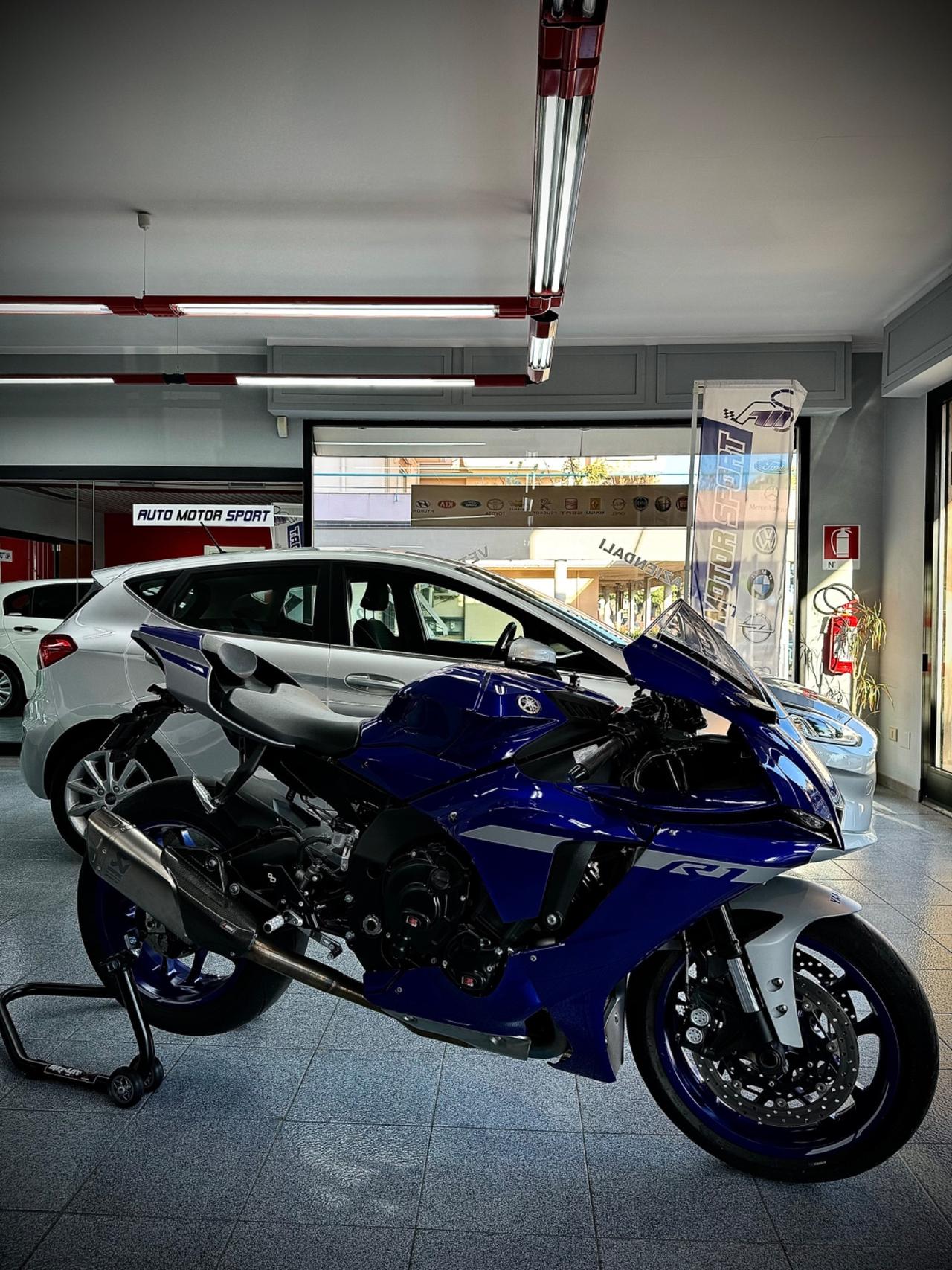 Yamaha R1 Unica