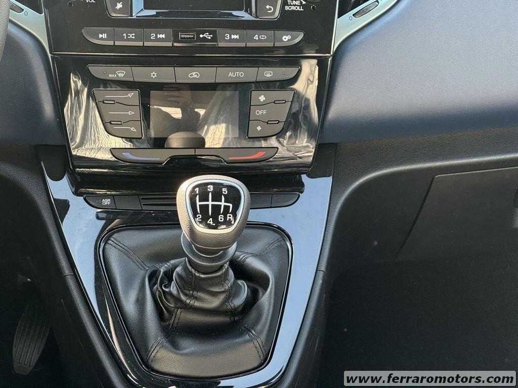 Lancia Ypsilon 1.0 Hybrid Silver NOLEGGIO RENT TO BUY