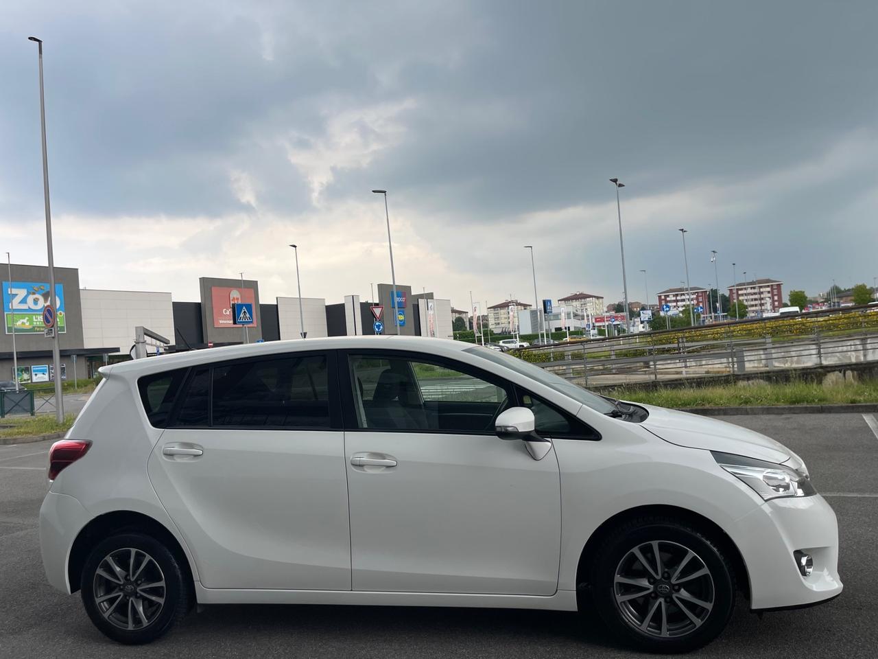 Toyota Verso 1.6 D-4D Style