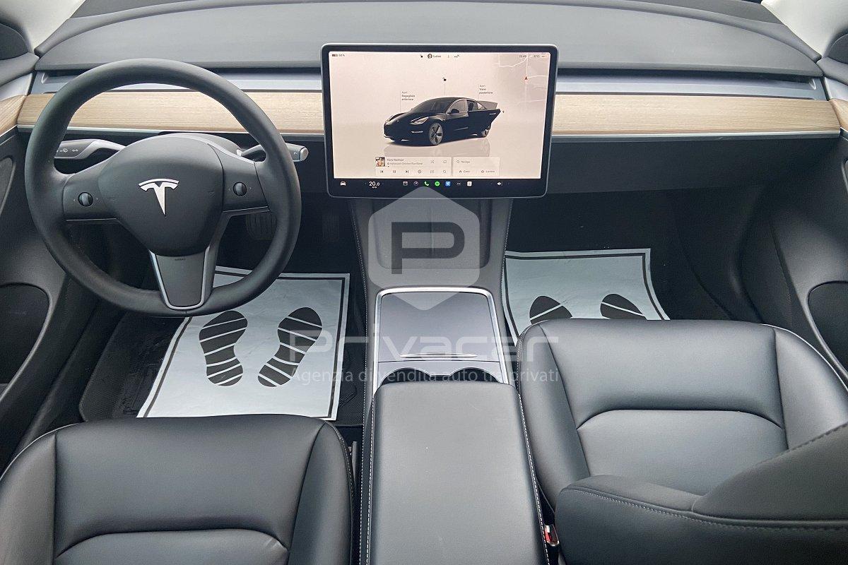 TESLA Model 3 RWD