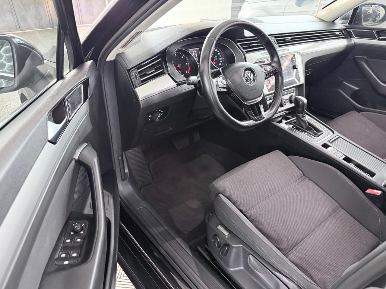 Volkswagen Passat 1.6 TDI 120CV NEOPATENTATI DSG EUR6