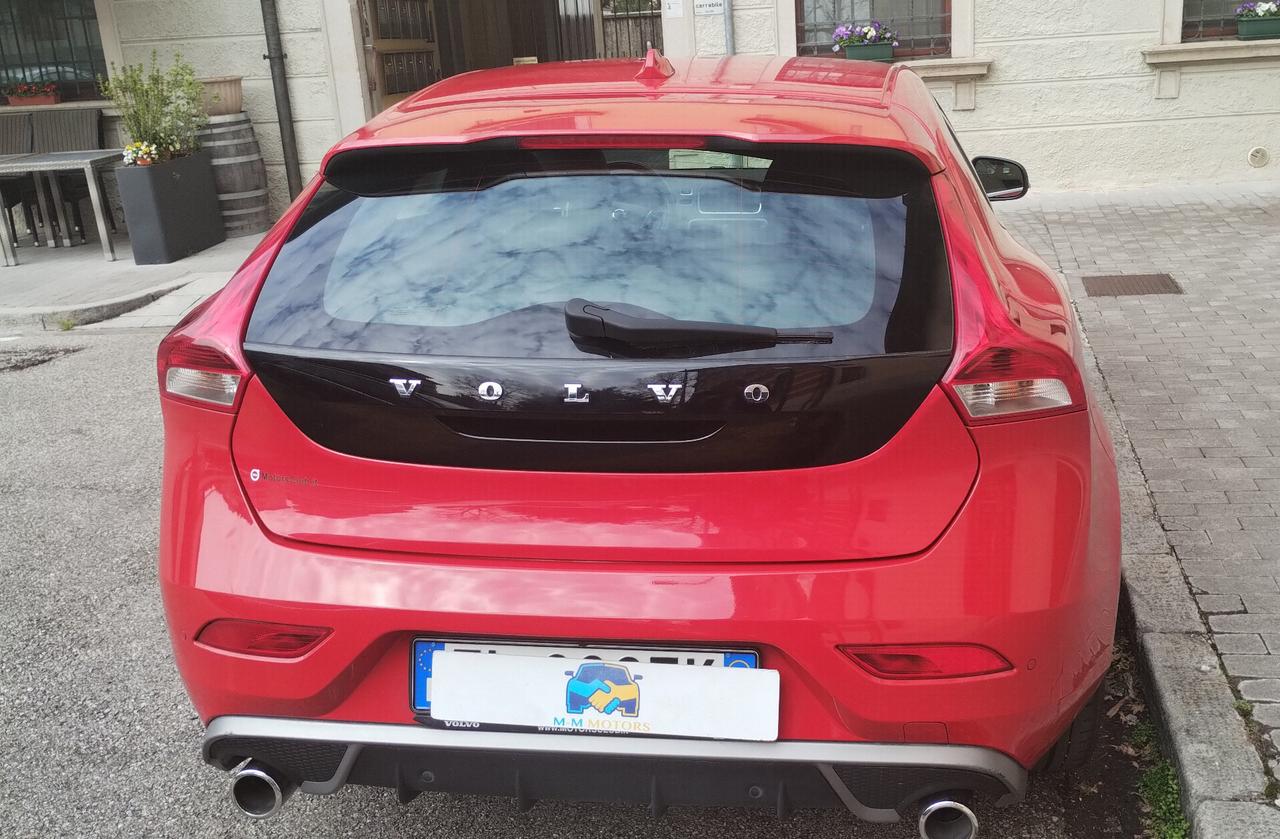 Volvo V40 D2 R-design