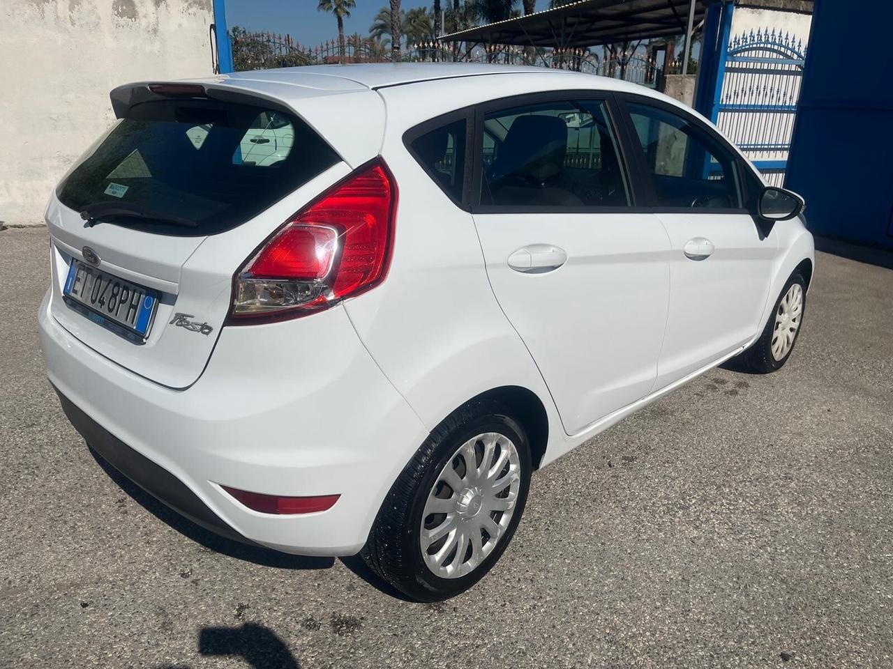 Ford fiesta 1.5 tdci-5 P-full/opt-2013