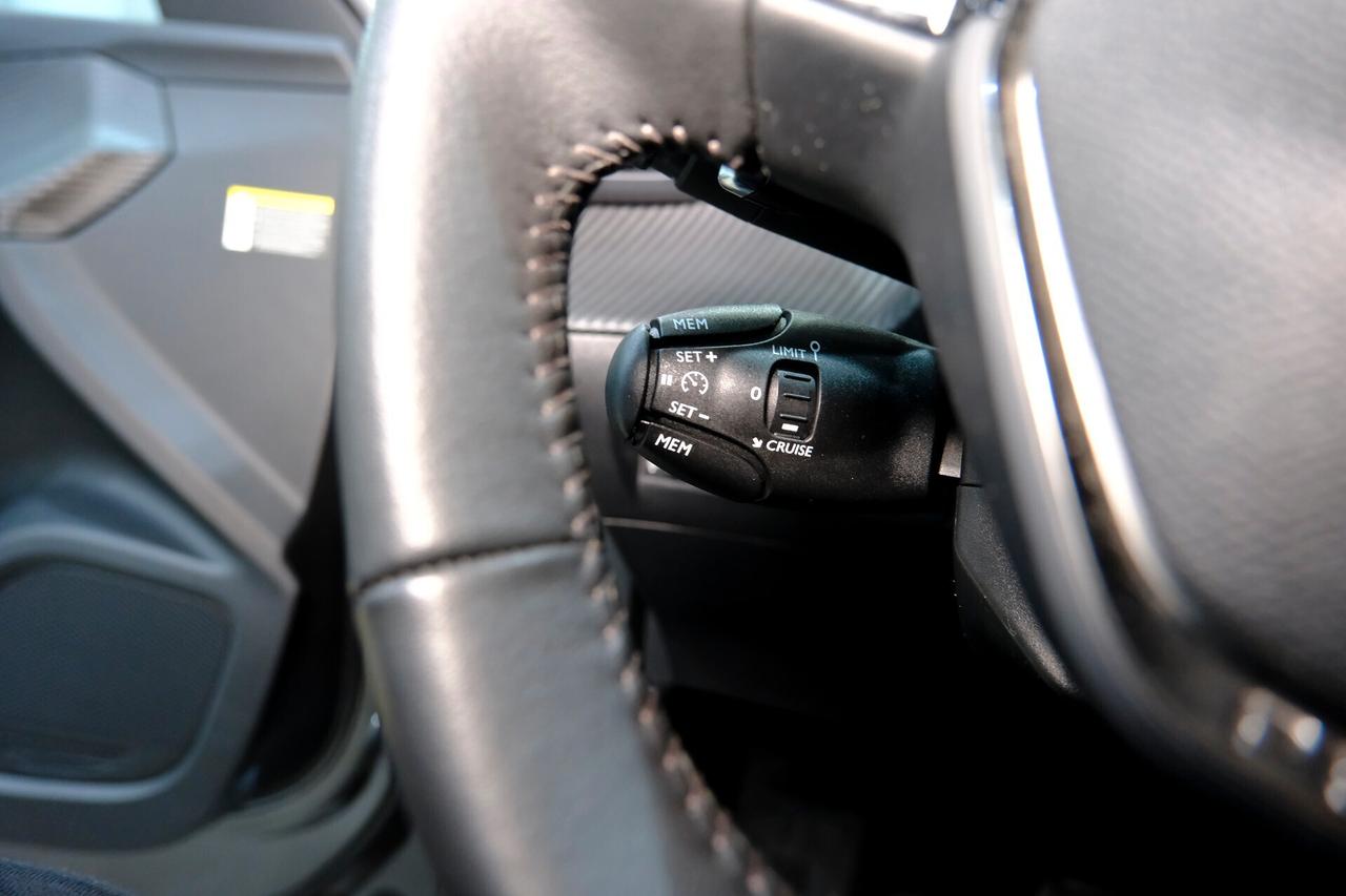 *PEUGEOT 2008 1200T 130cv EAT8 ALLURE* - Automatica