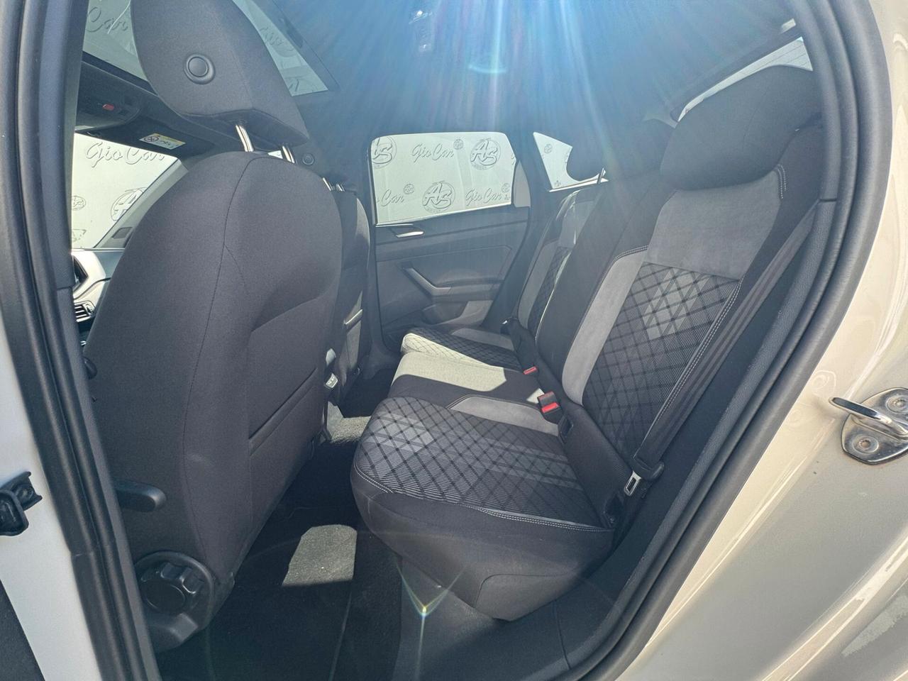 Volkswagen Taigo 1.0 TSI 110 CV DSG R-Line Tetto Apribile