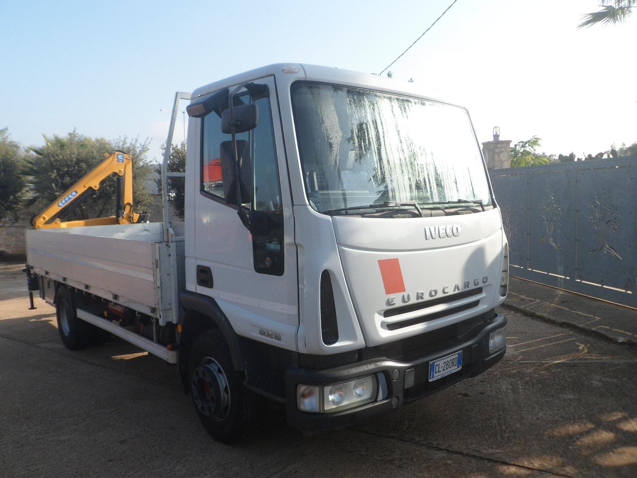 Iveco eurocargo 75e18 k cassone con gru