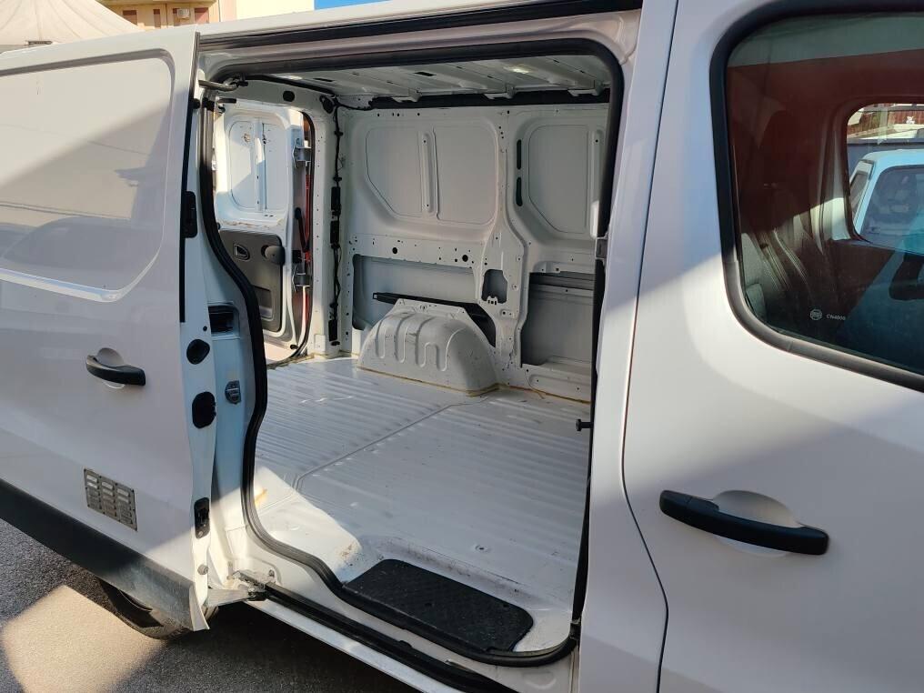 RENAULT TRAFIC 3 POSTI