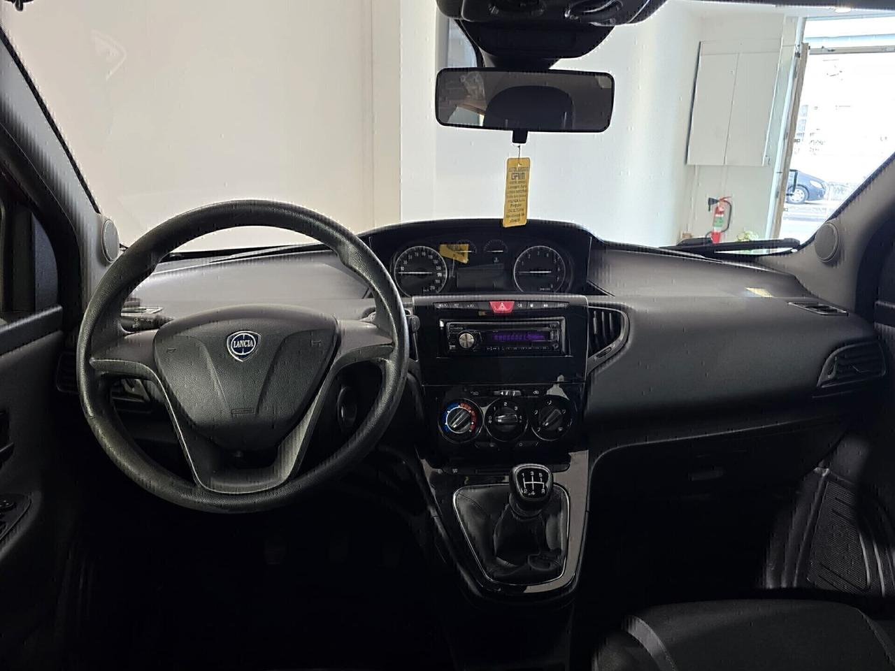 Lancia Ypsilon anno 2017 motore nuovo KM0