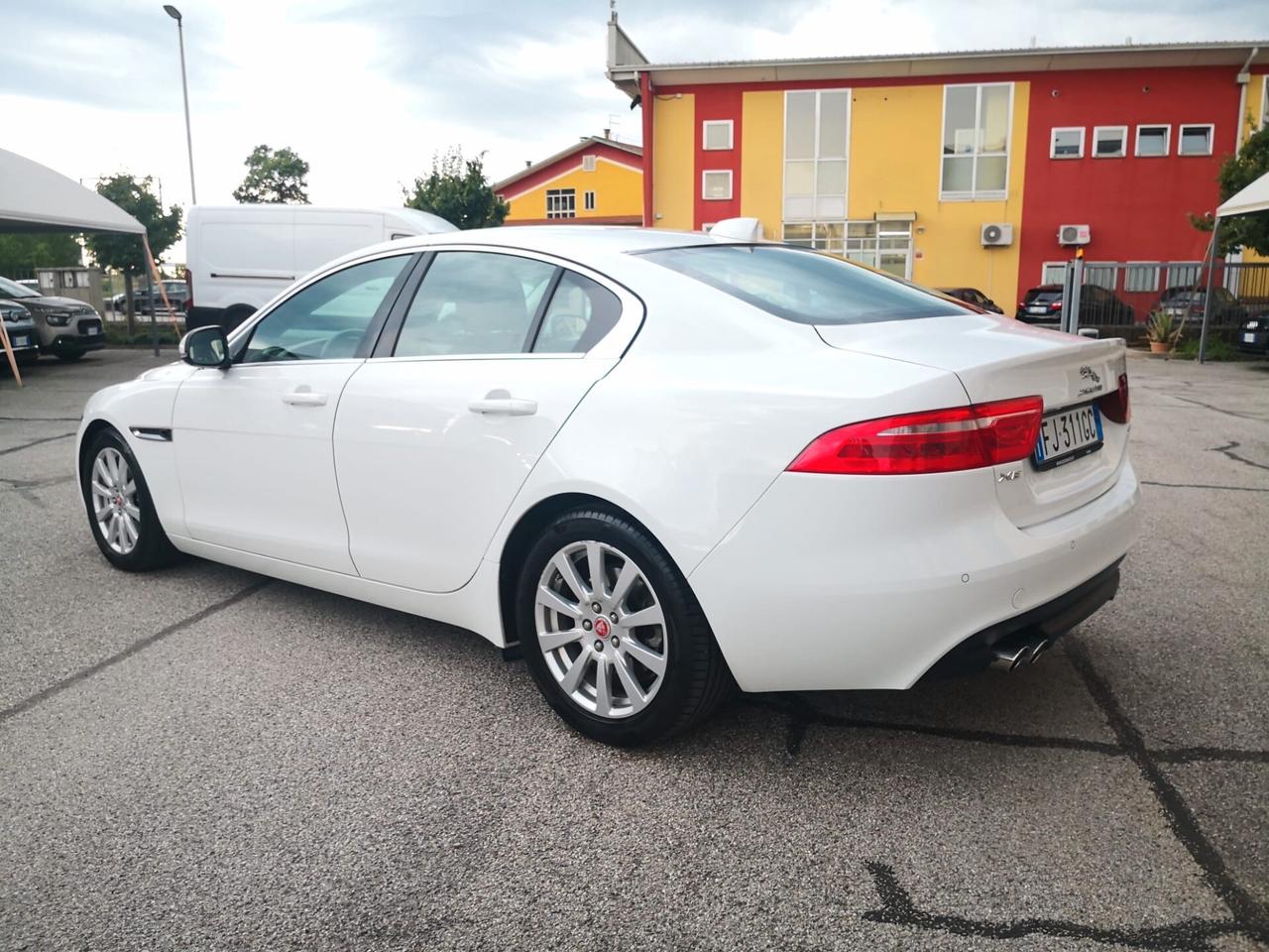 Jaguar XE 2.0 D 180 CV aut. ***NAVI***PELLE***