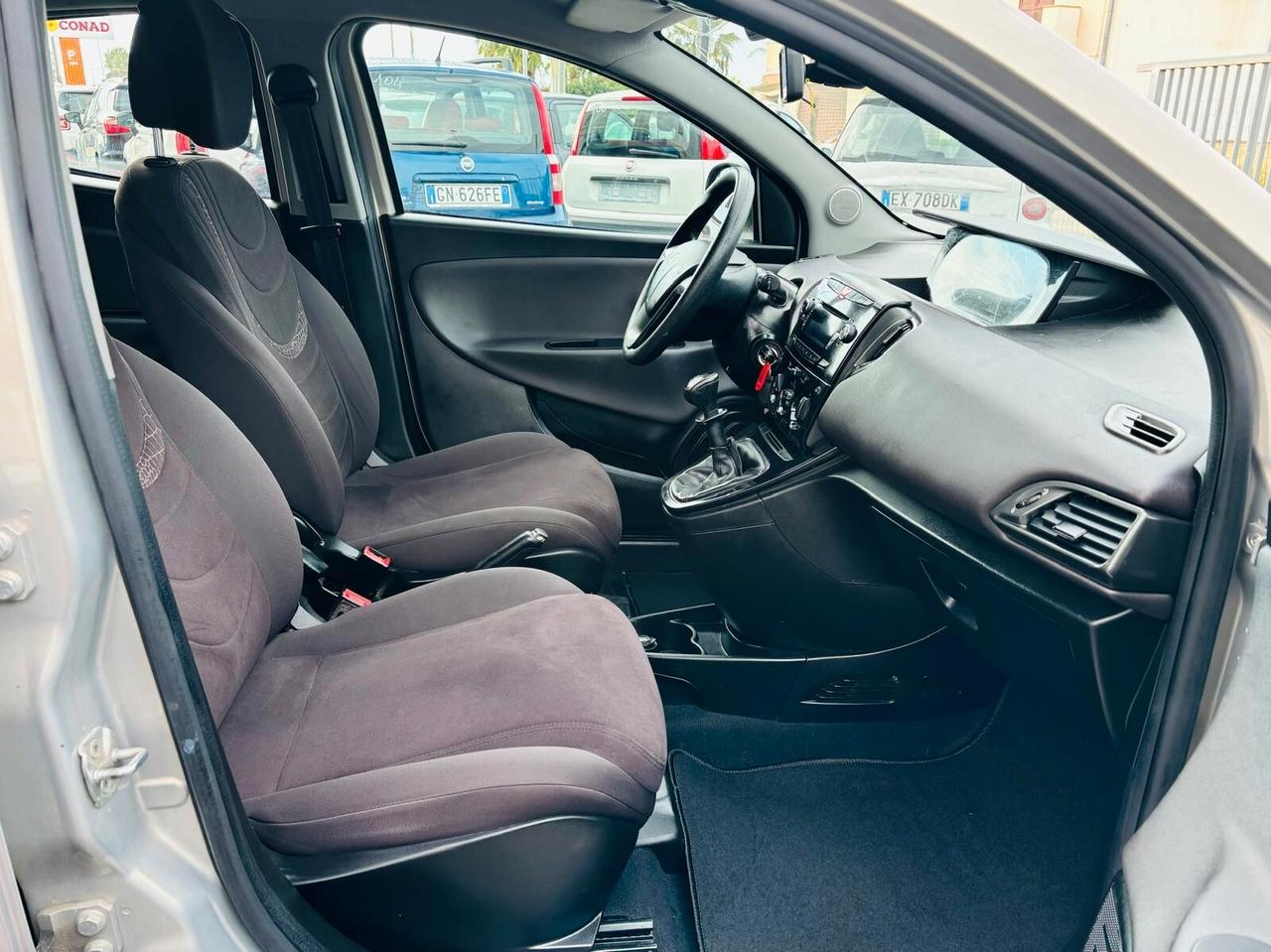 Lancia Ypsilon 1.2 69 CV 5 porte S&S Gold