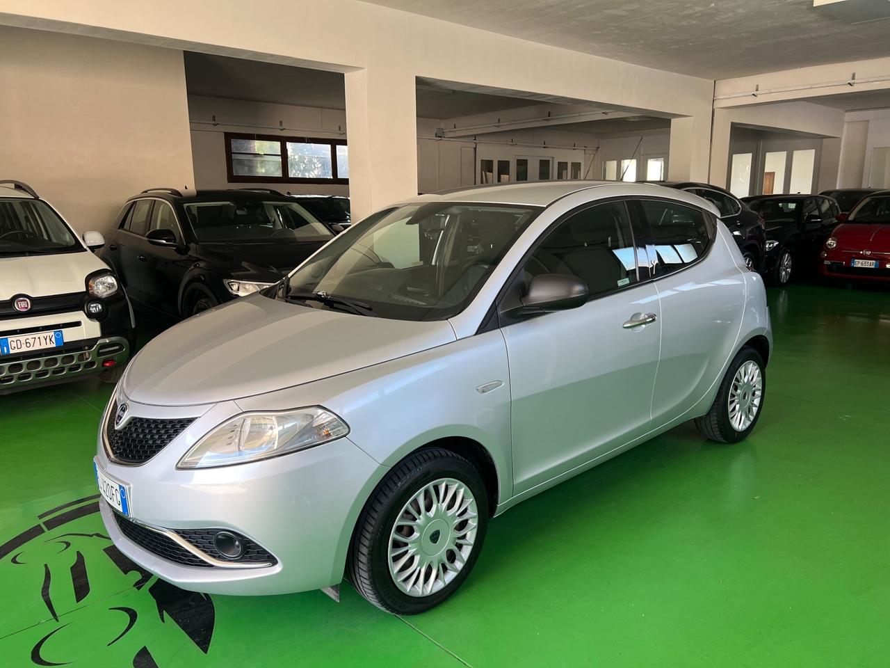 Lancia Ypsilon 1.2 69 CV 5 porte Silver