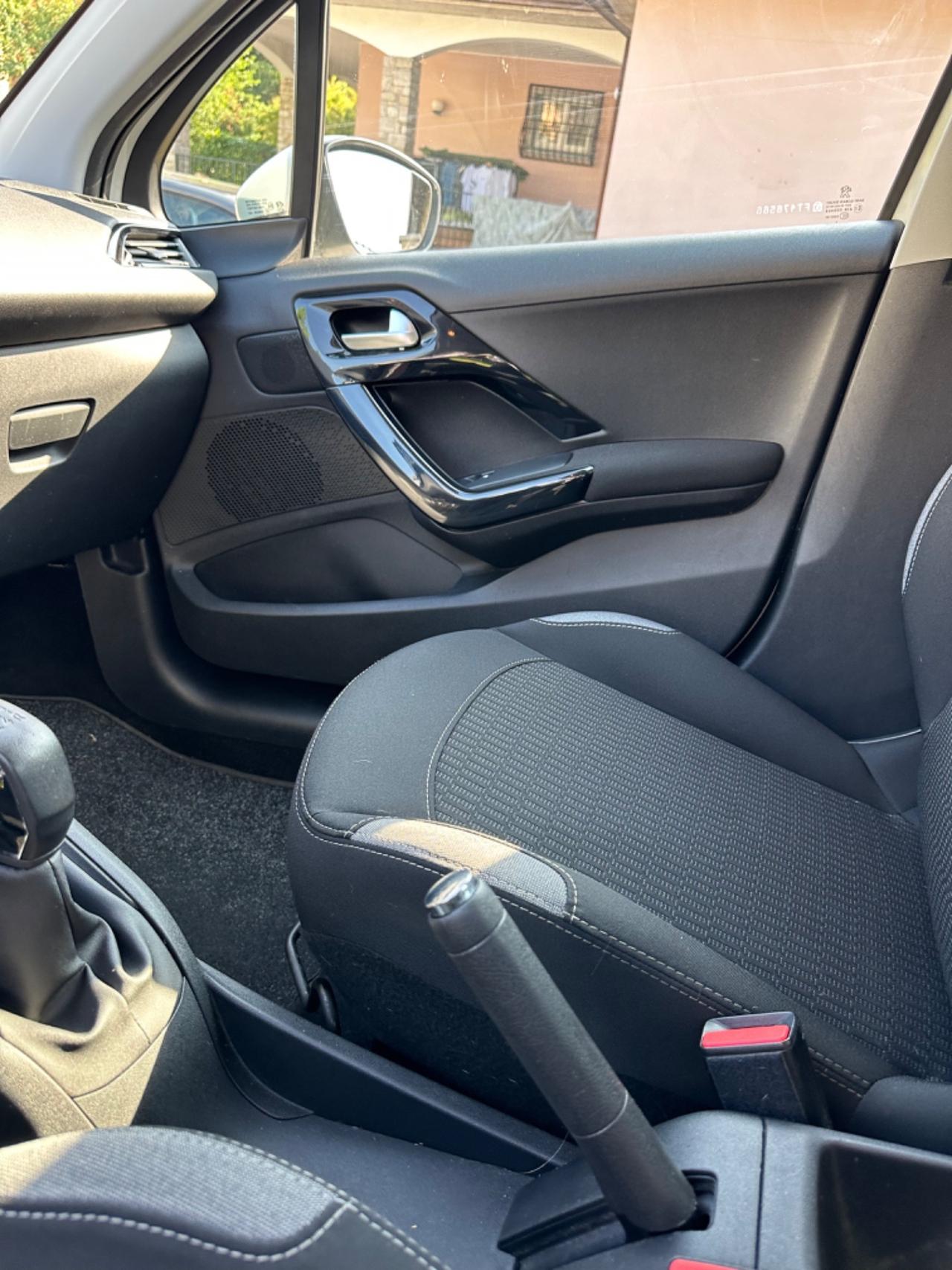 Peugeot 208 82 5P ALLURE NEOPAT KMCERT UNICOPR