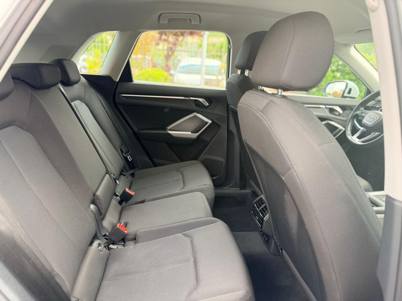 AUDI Q3 35 TDI S TRONIC BUSINESS