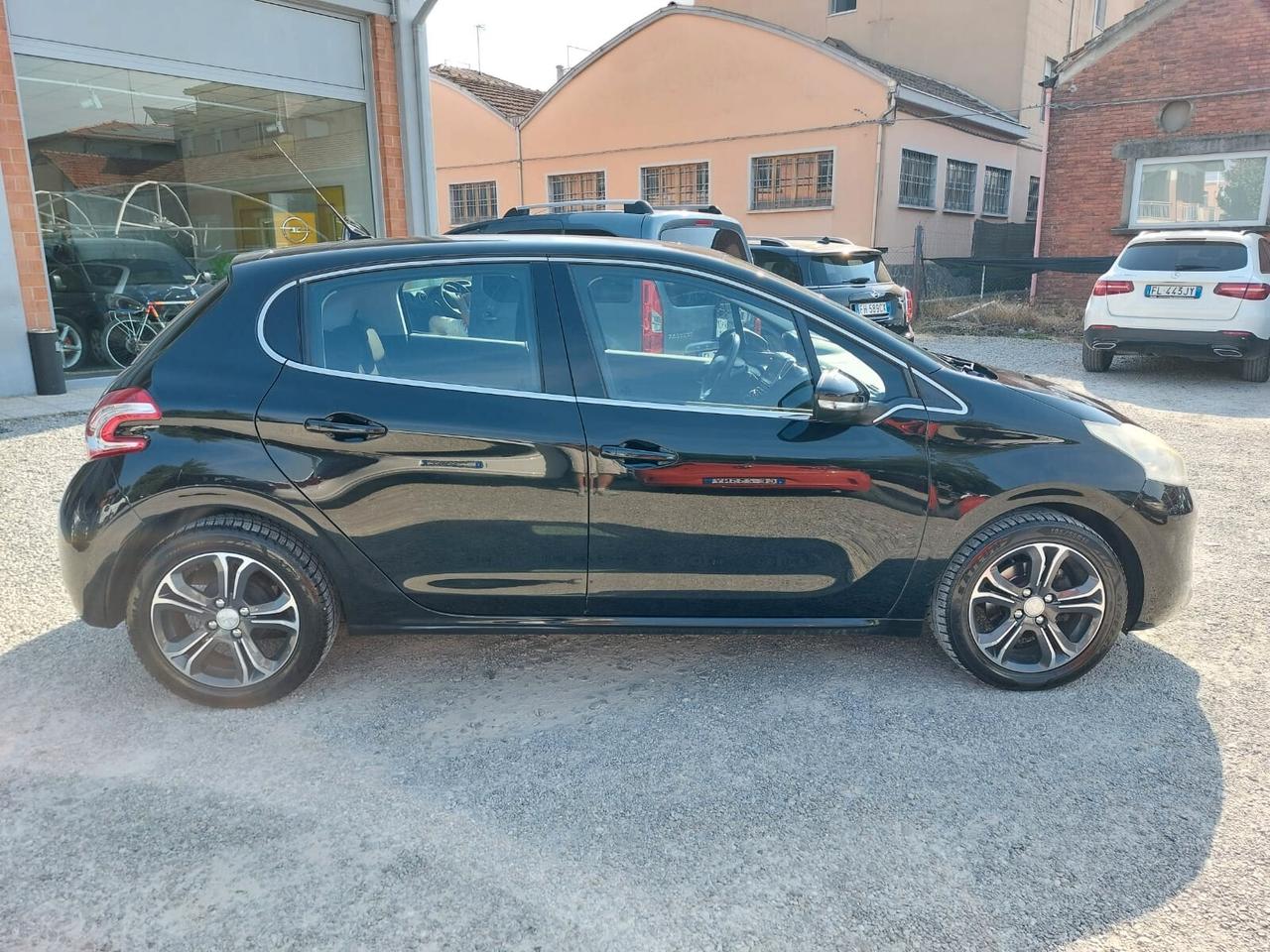 Peugeot 208 PureTech 82 5 porte Allure OK NEOPATENTATI