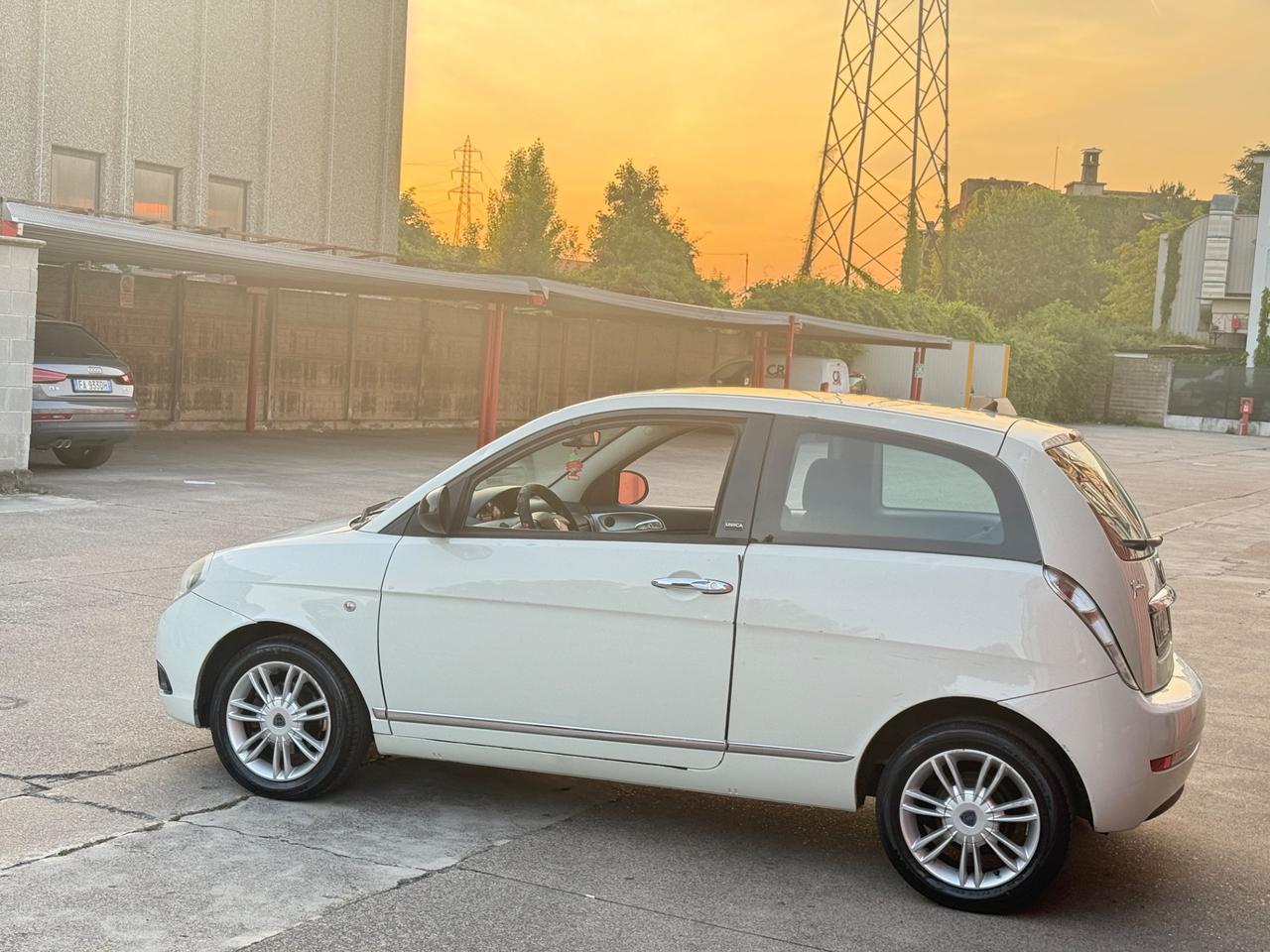 Lancia Ypsilon 1.2 69 CV 5 porte S&S Silver