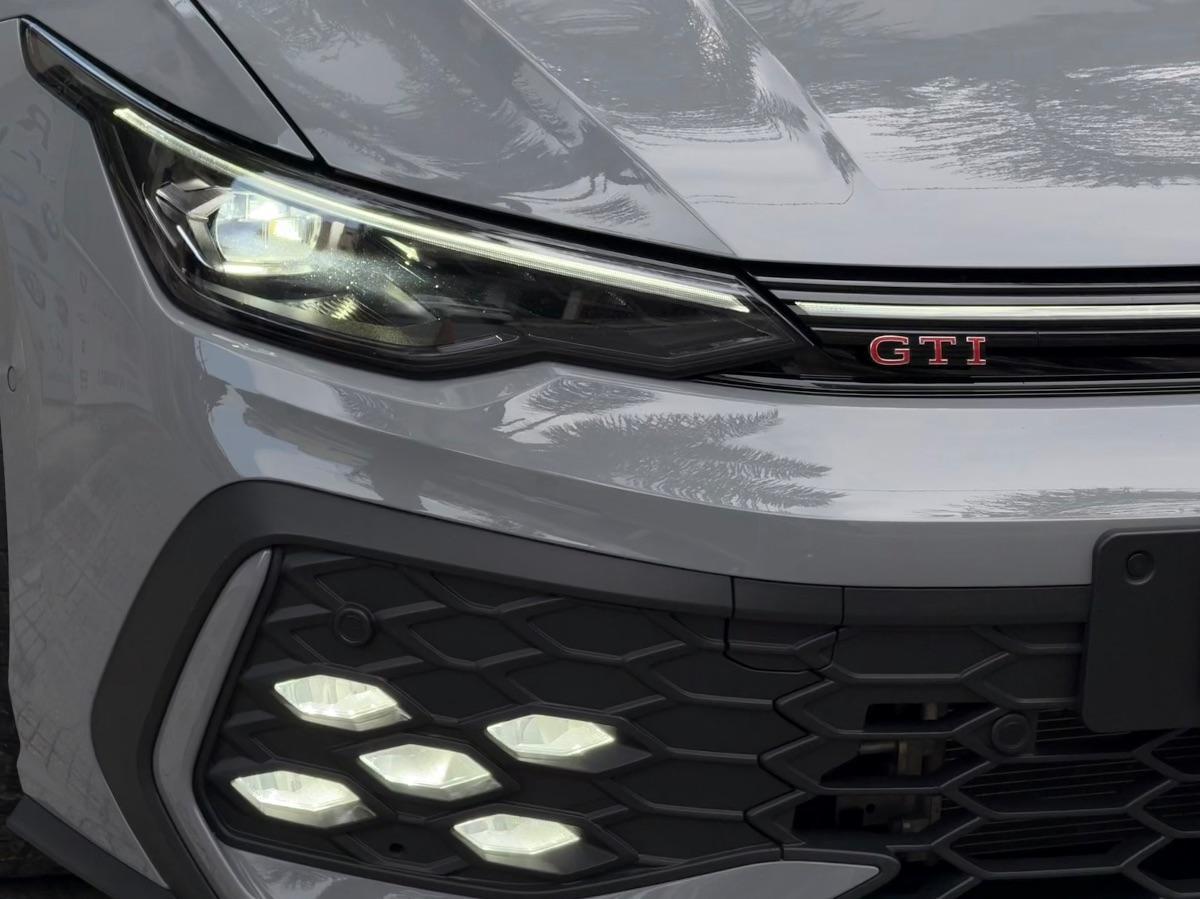 New Volkswagen Golf 8.5 GTI 2.0 TSI 265 CV