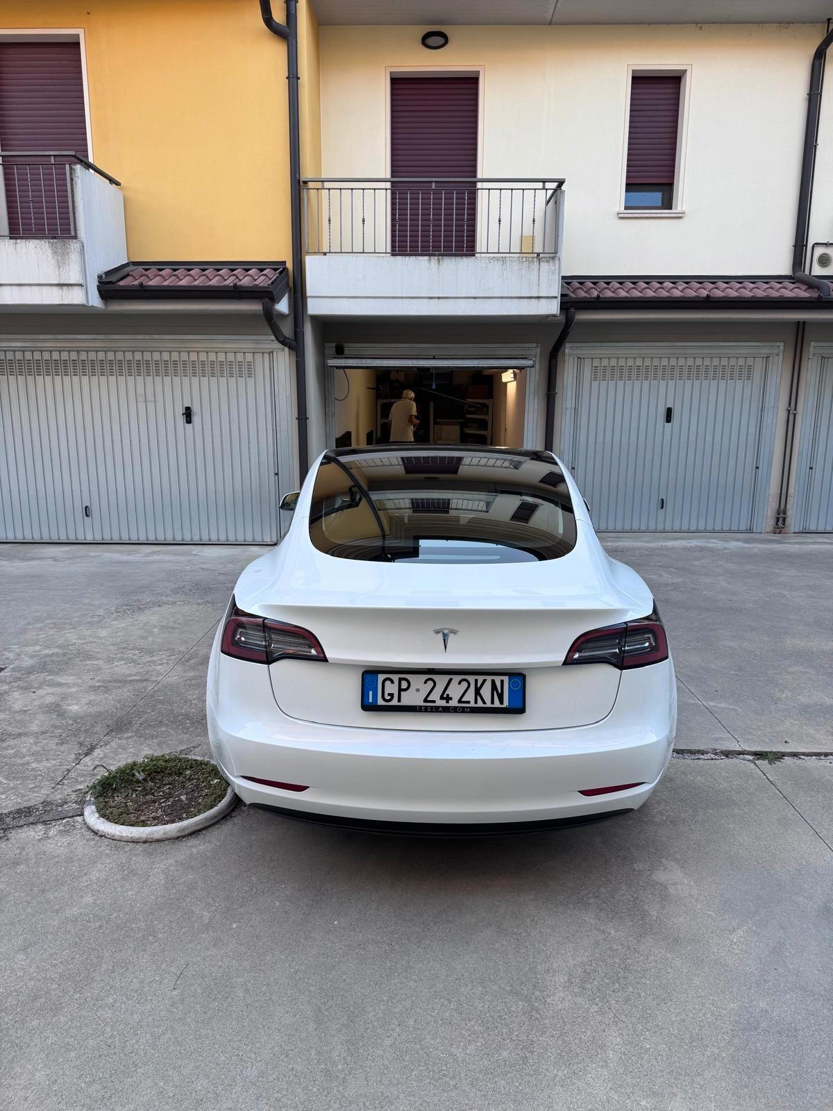 Tesla Model 3 RWD