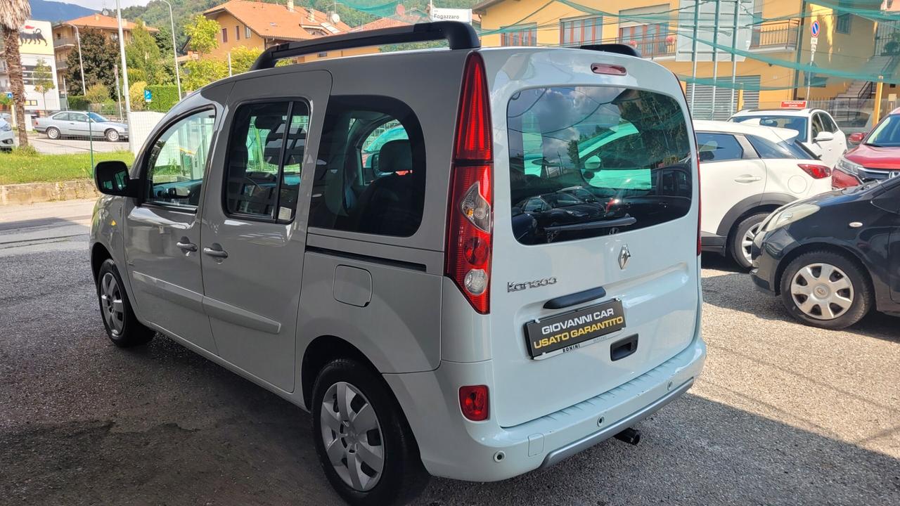 Renault Kangoo 1.5 Diesel 5 posti porte .. navi , gancio traino